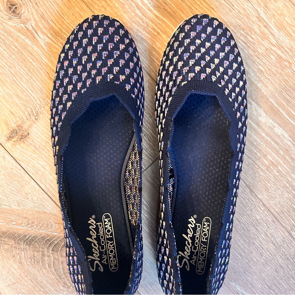 Skechers Cleo Confetti Sky Navy Blue Flats with scalloped edges - Picture 2 of 5